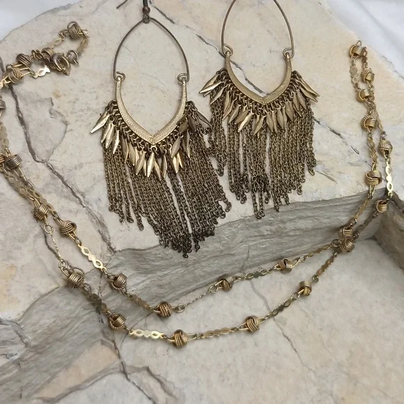 Bundle of earrings and necklace gold tone - Picture 7 of 7